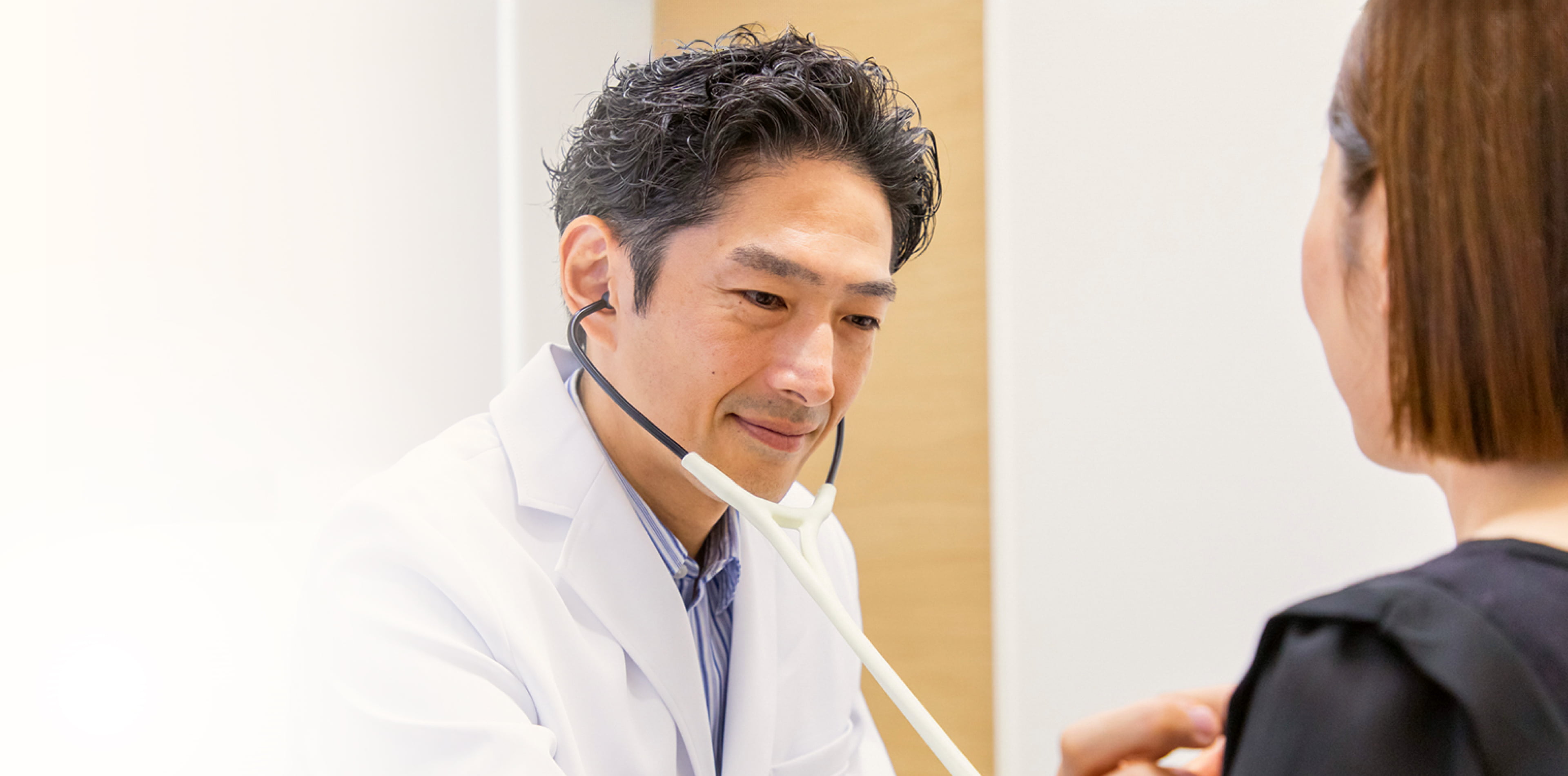 診察中の院長
